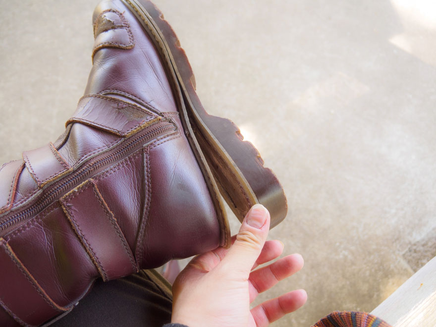 靴底を自分で修理する方法とは？ヒールのすり減りや剥がれを簡単補修！